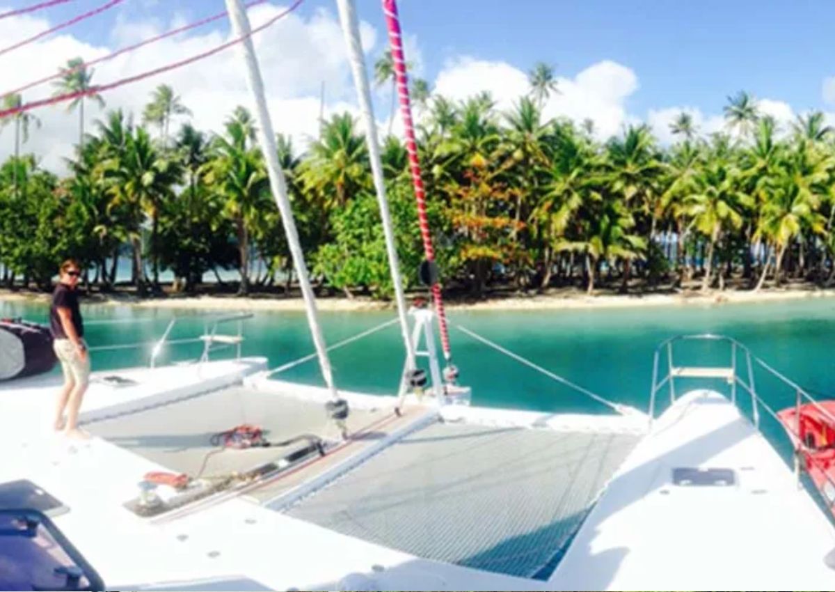 san-blas-catamaran-002 An island view seen on the San Blas Catamaran excursion.