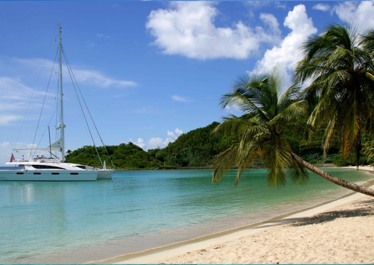 san-blas-helicopter-tour-003 Catamaran docked on a San Blas island.