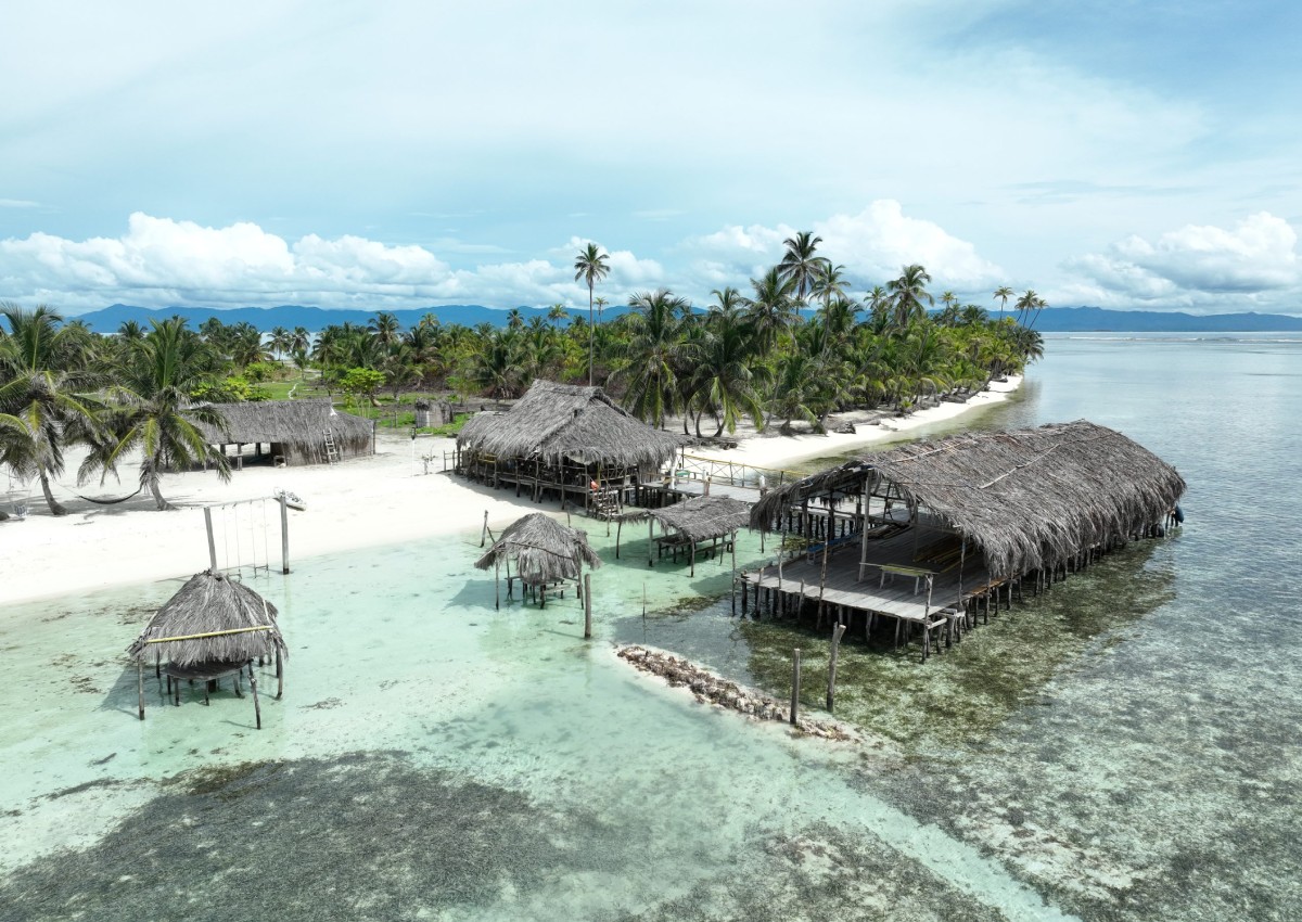 san-blas-helicopter-tour-008 Water homes in San Blas.