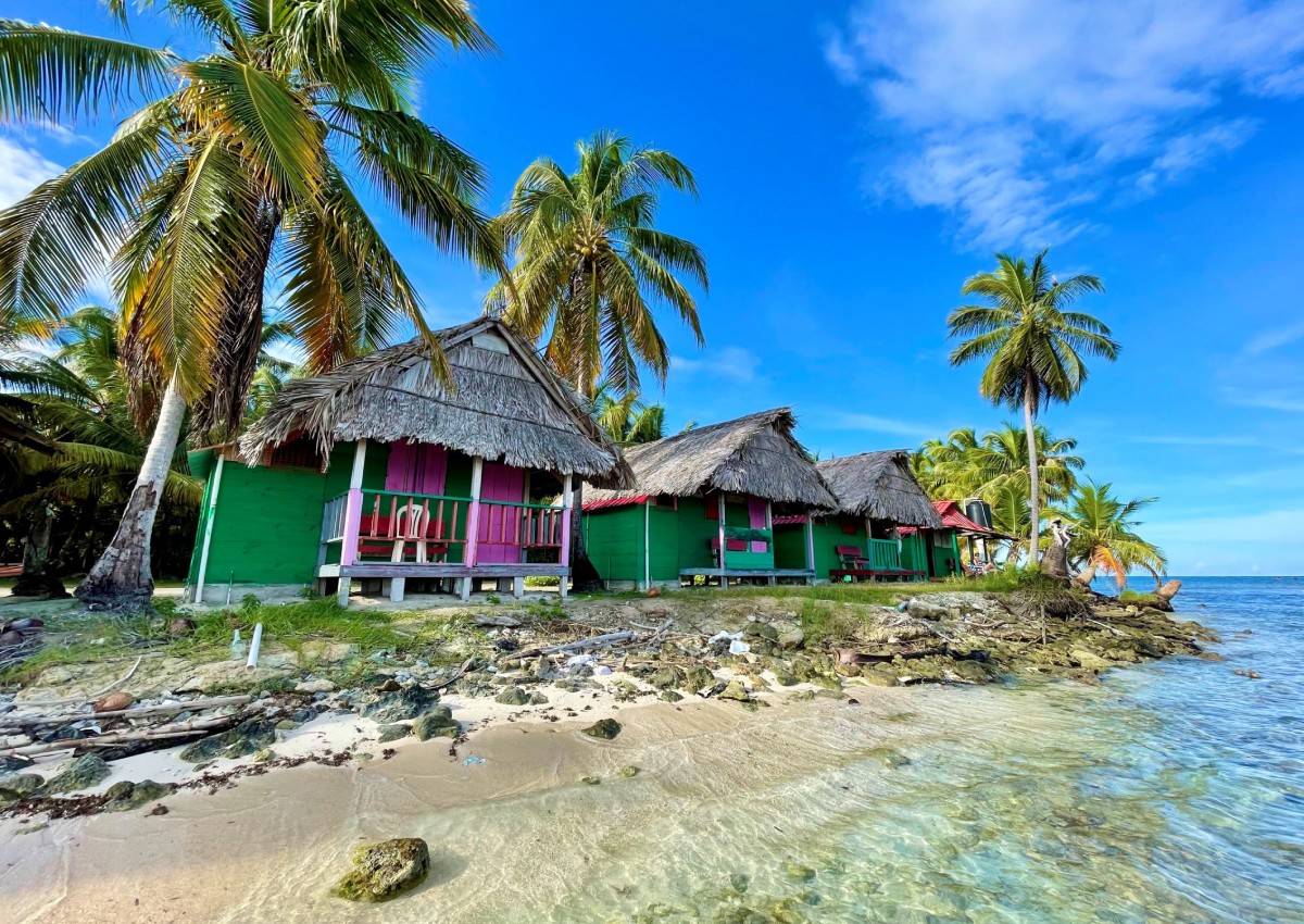 san-blas-helicopter-tour-010 A village in San Blas.